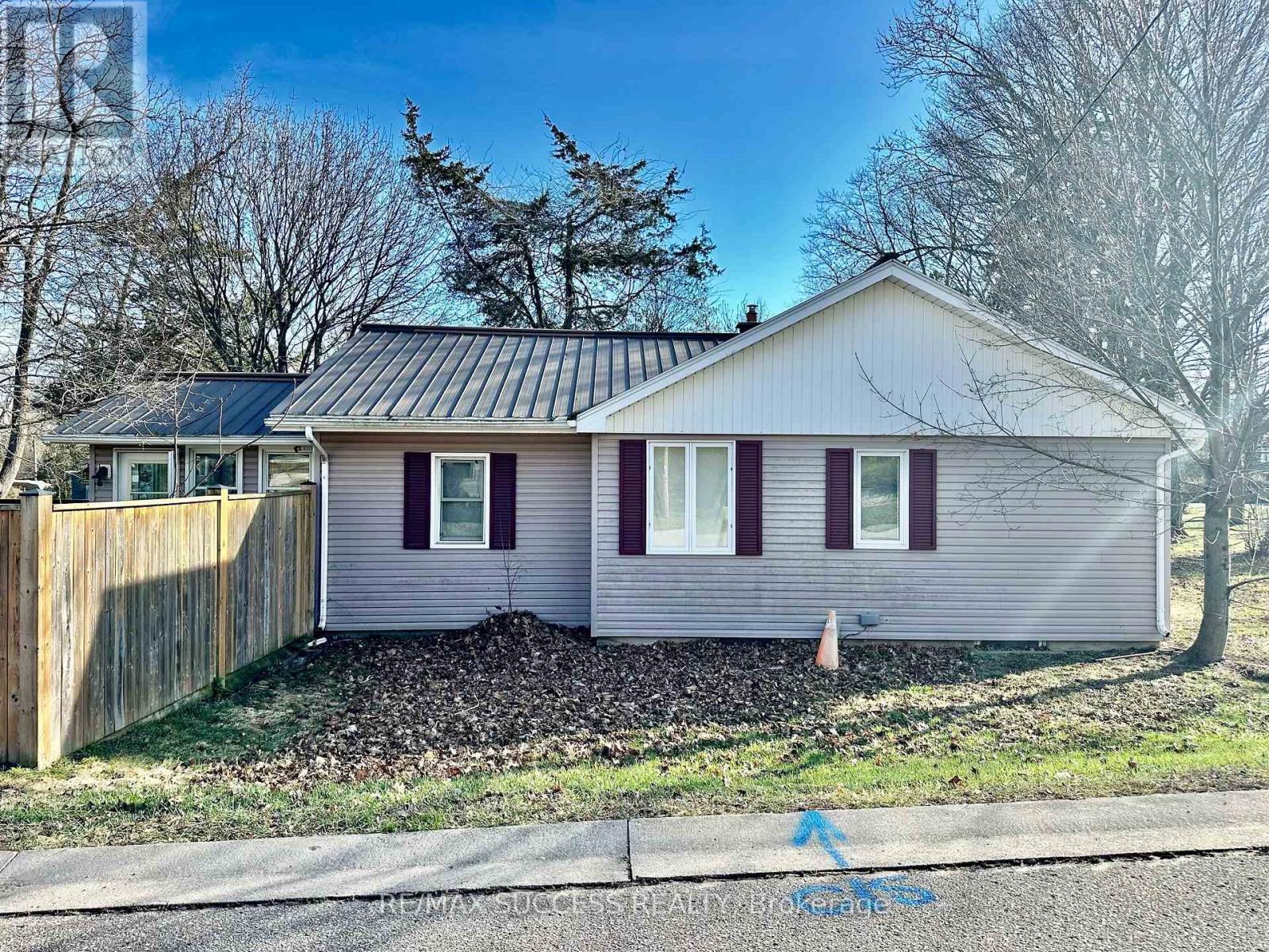 738 MOUNT PLEASANT ROAD - 25