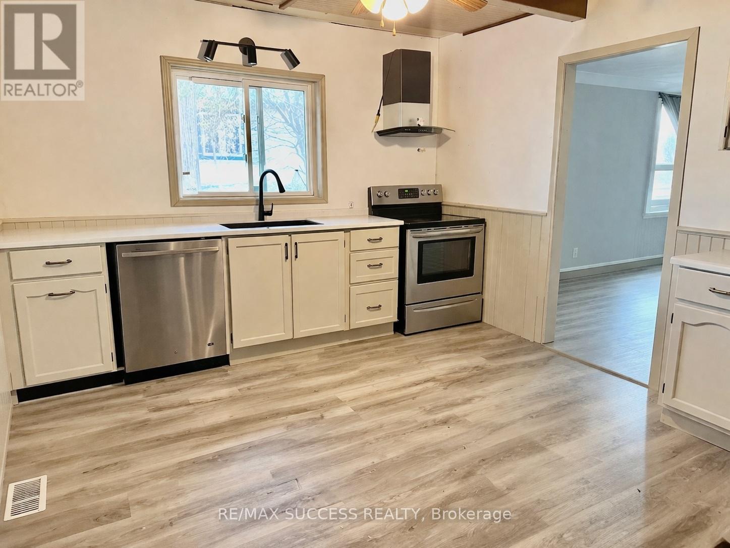 738 MOUNT PLEASANT ROAD - 11