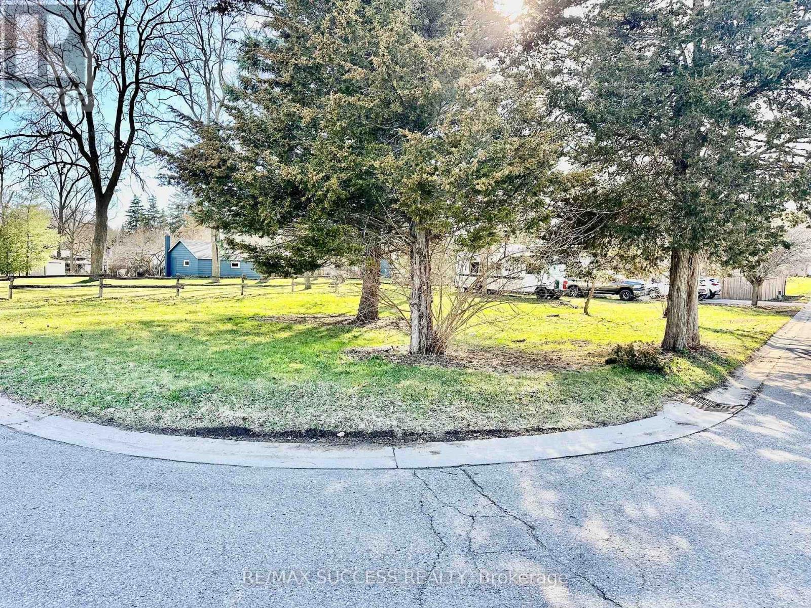 738 MOUNT PLEASANT ROAD - 22