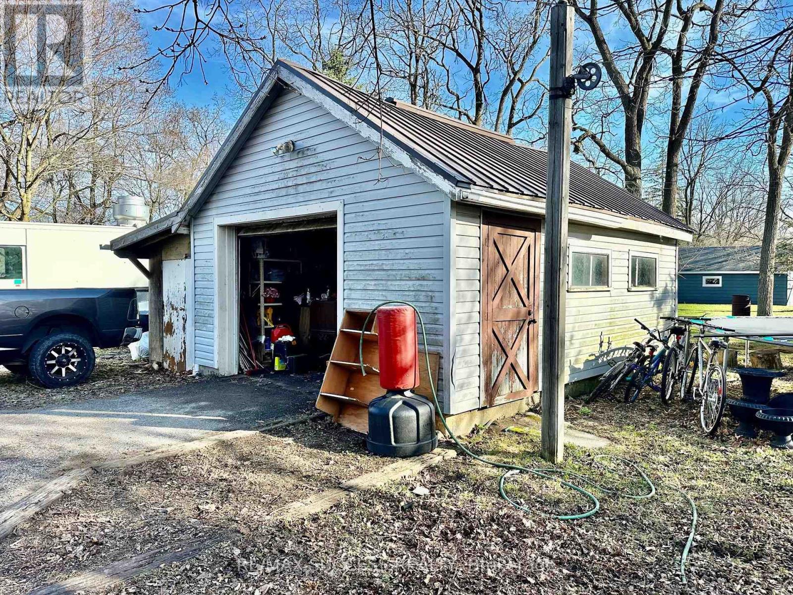 738 MOUNT PLEASANT ROAD - 18