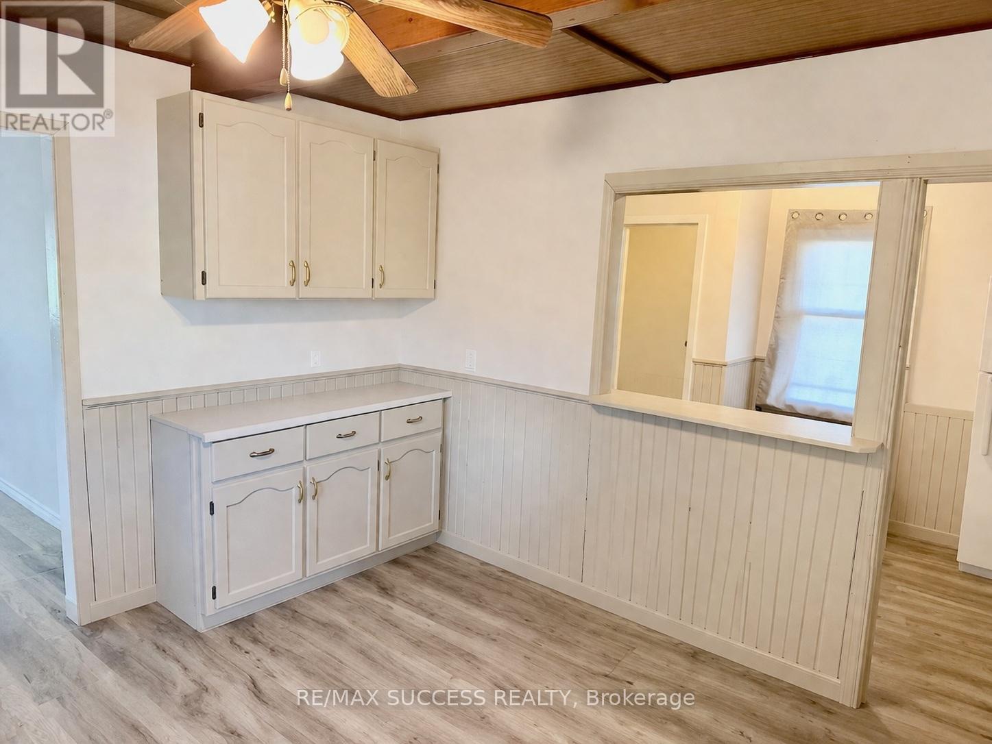 738 MOUNT PLEASANT ROAD - 12