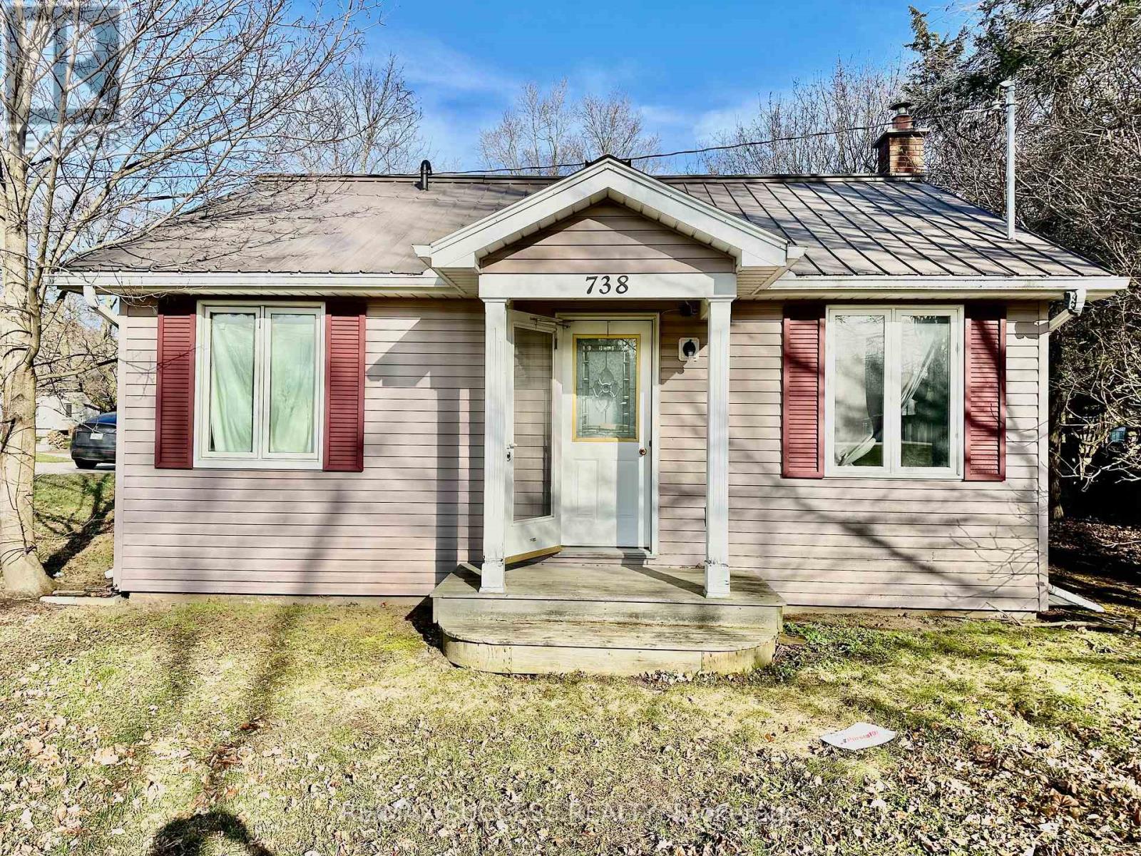 738 MOUNT PLEASANT ROAD - 26