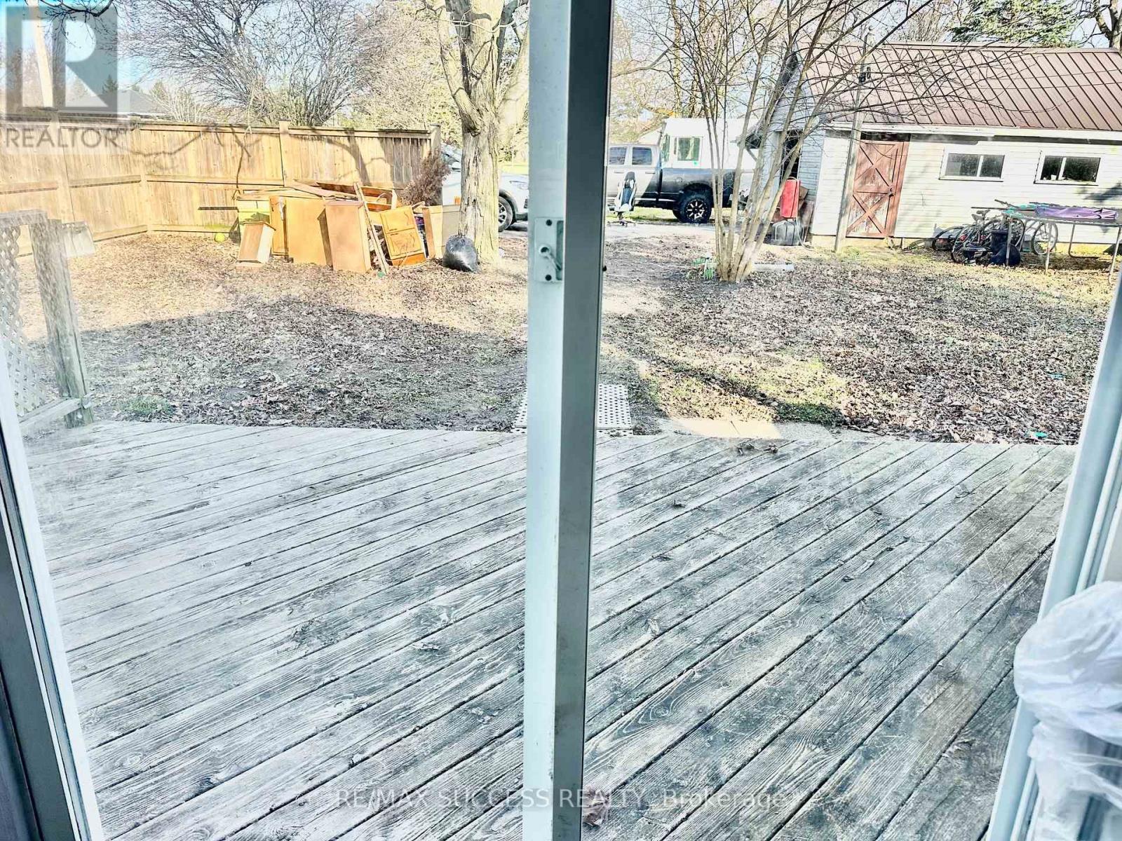 738 MOUNT PLEASANT ROAD - 14