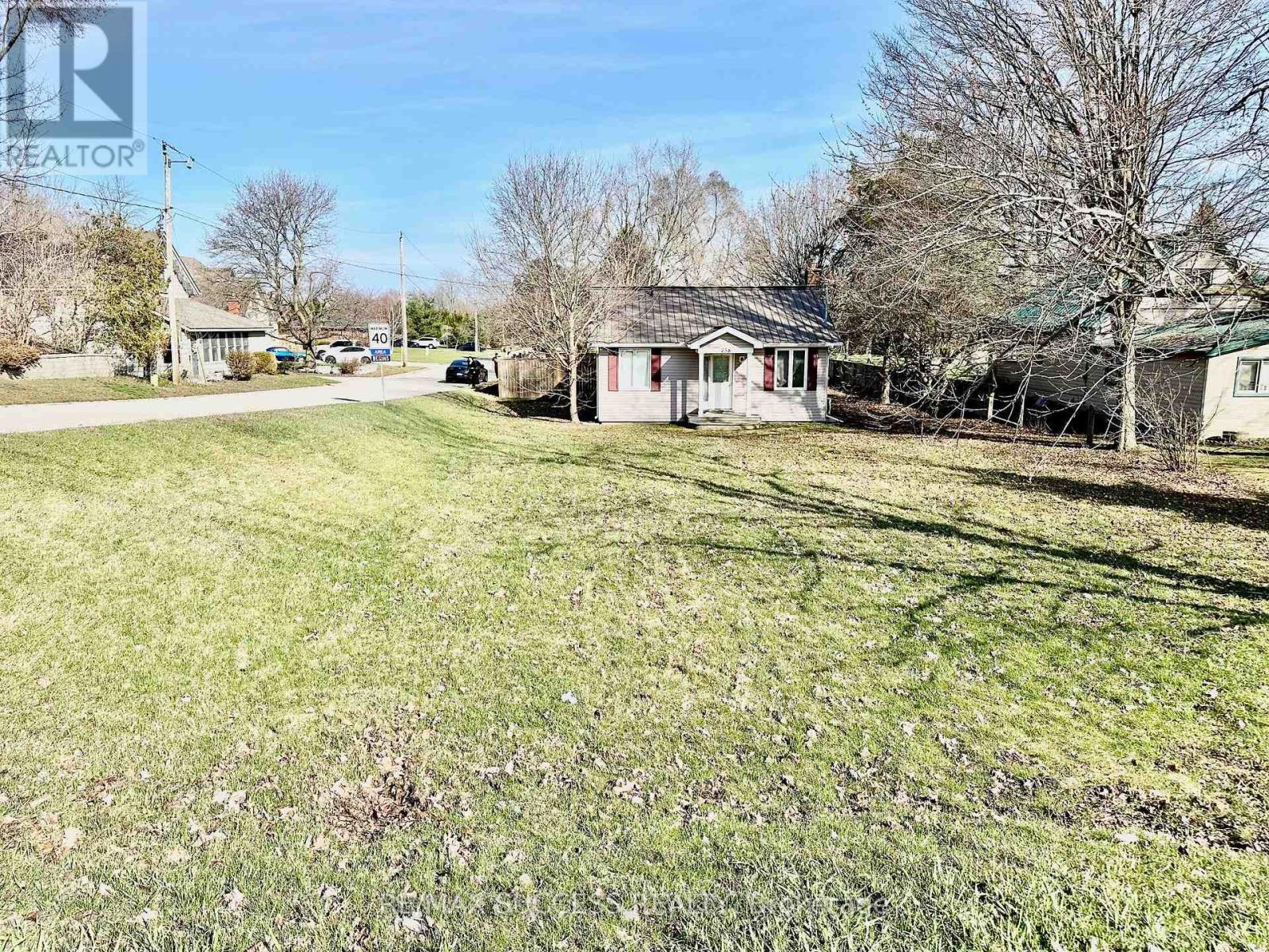 738 MOUNT PLEASANT ROAD - 3