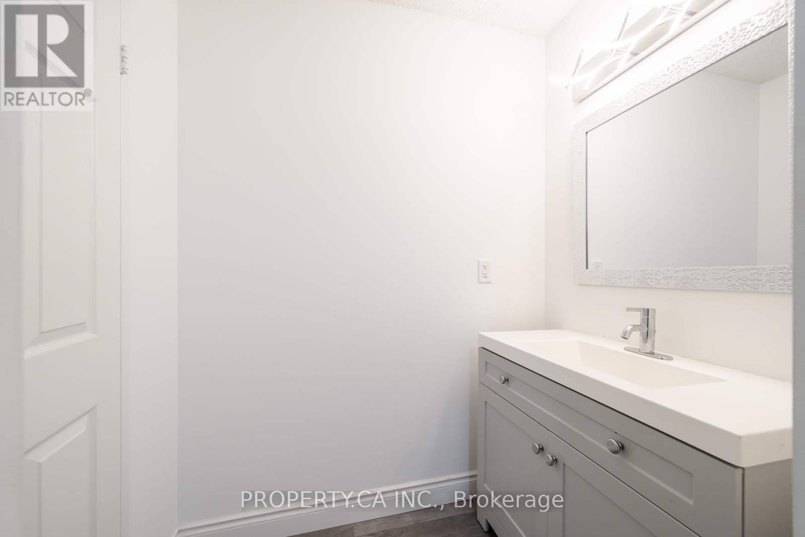 #1204 355 RATHBURN ROAD E - 18