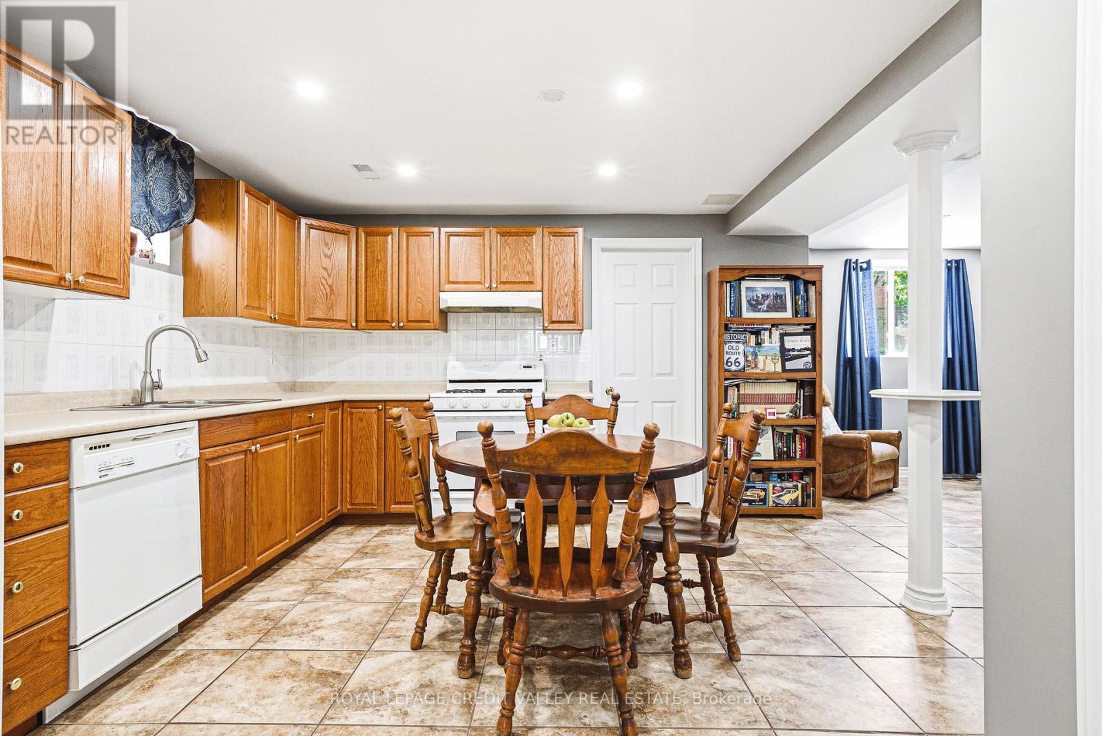 105 PINEBROOK CIRCLE - 28