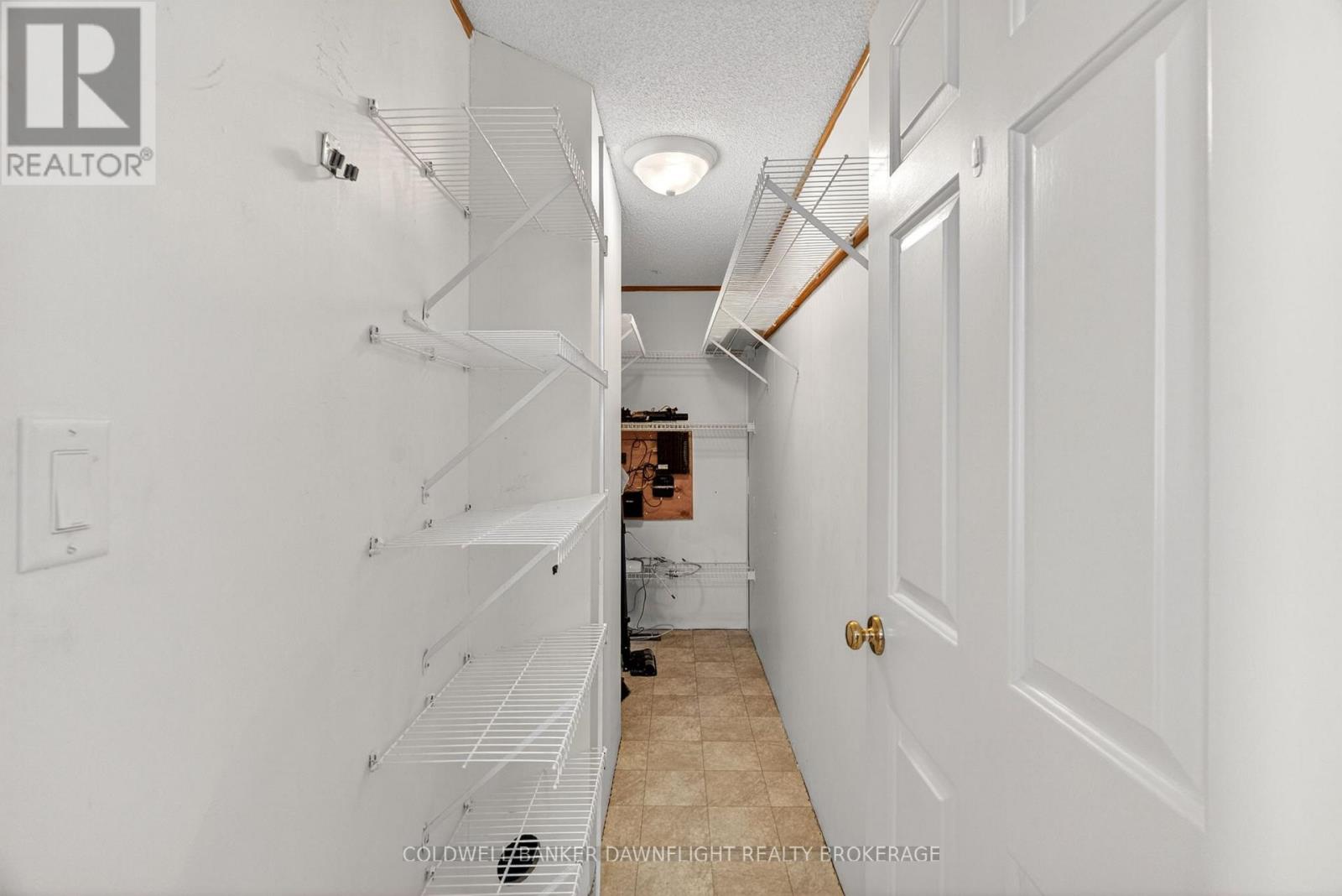 48 REDFORD DRIVE - 17