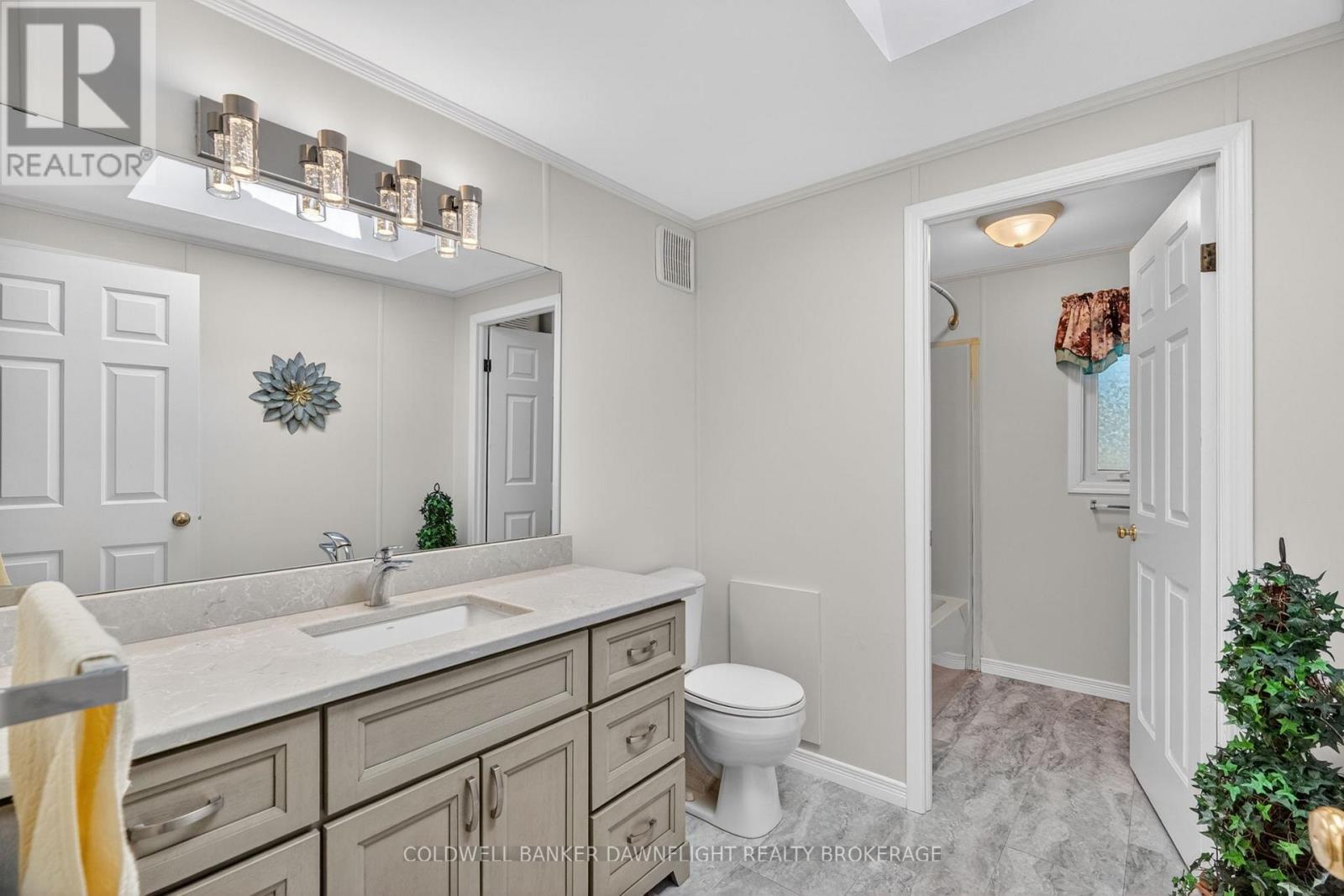 48 REDFORD DRIVE - Image 21