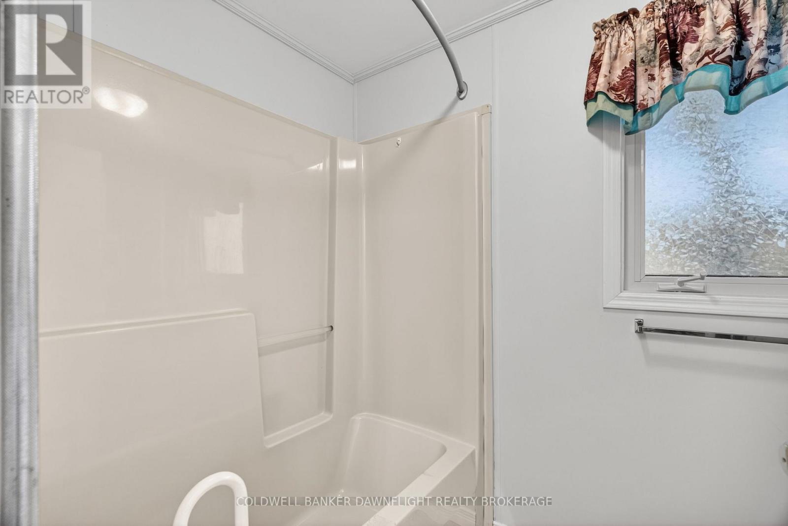 48 REDFORD DRIVE - 23