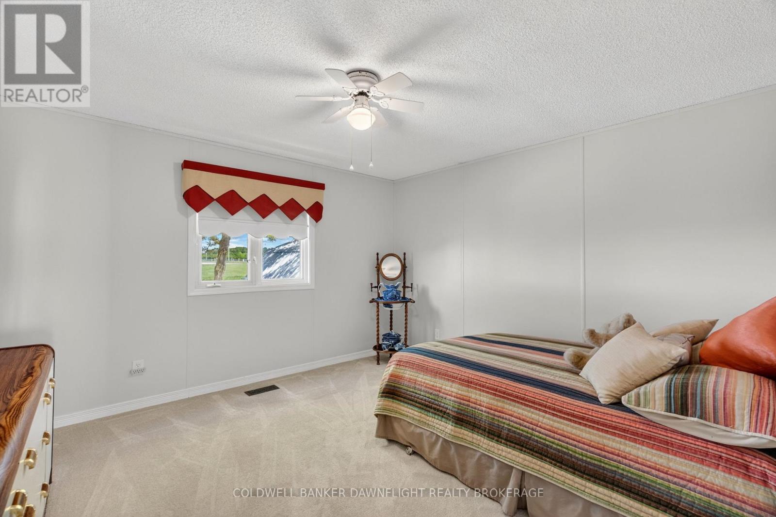 48 REDFORD DRIVE - 27