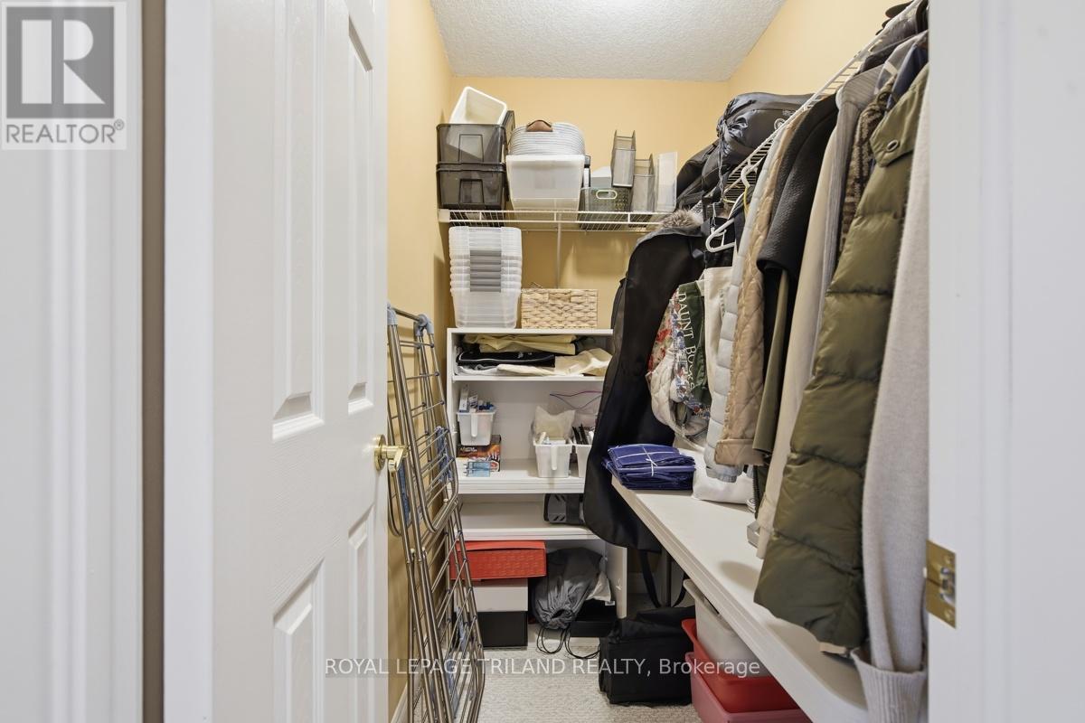 #127 600 HYDE PARK ROAD - 26