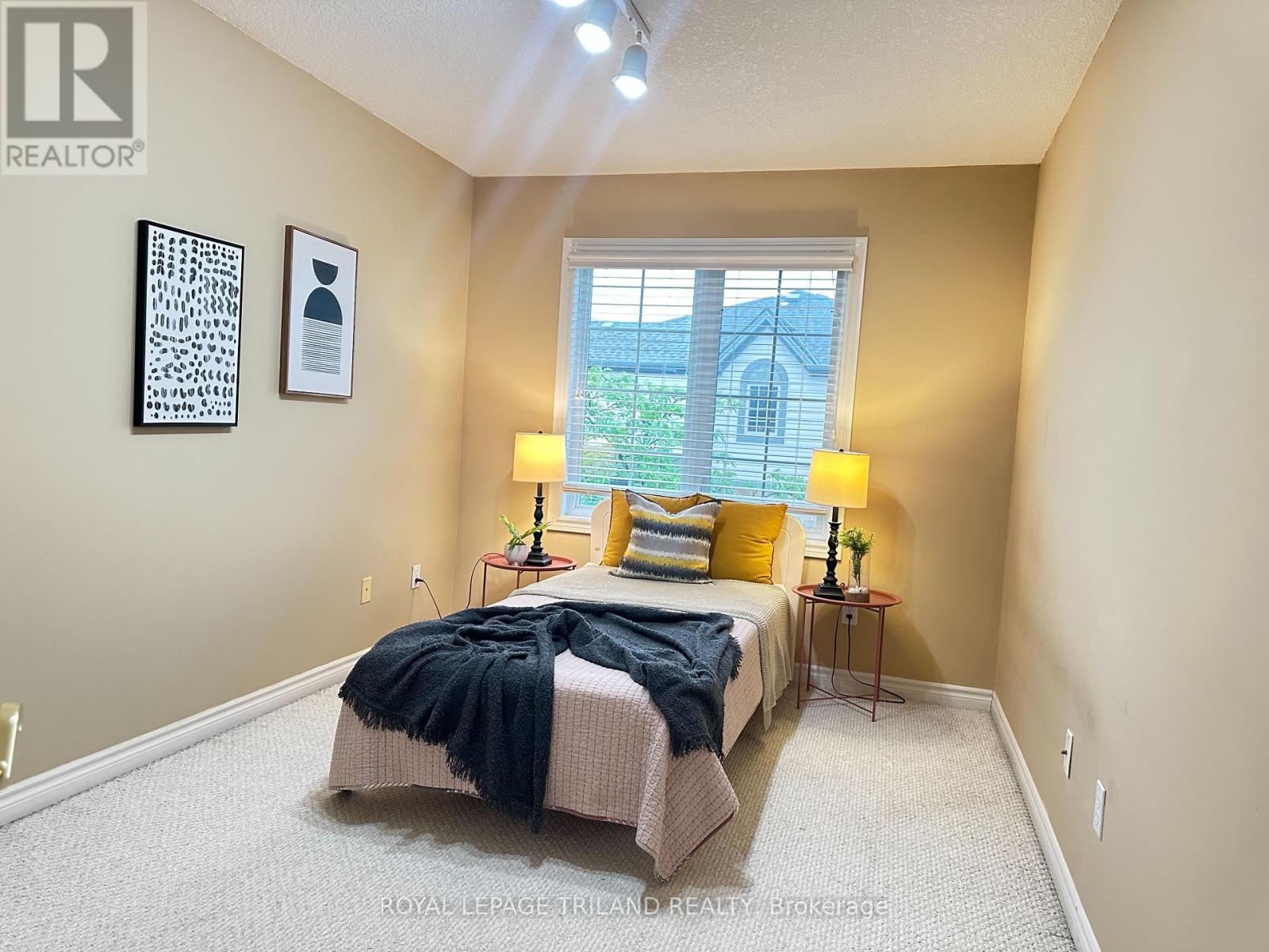 #127 600 HYDE PARK ROAD - 27