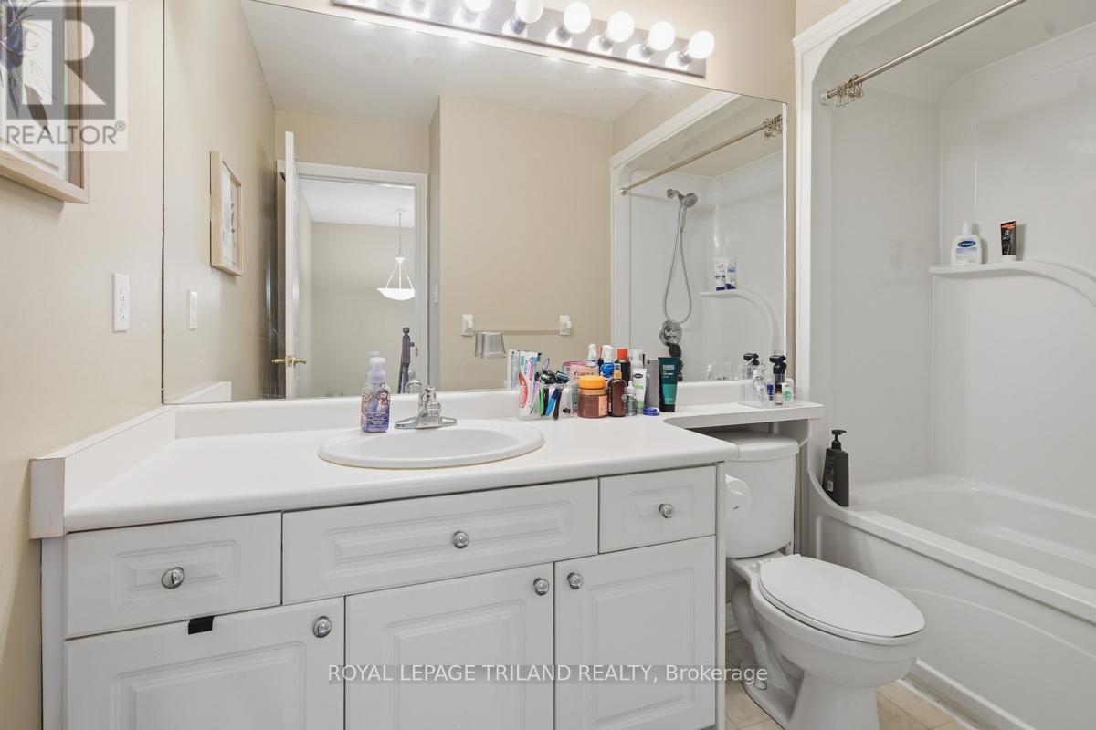 #127 600 HYDE PARK ROAD - 28