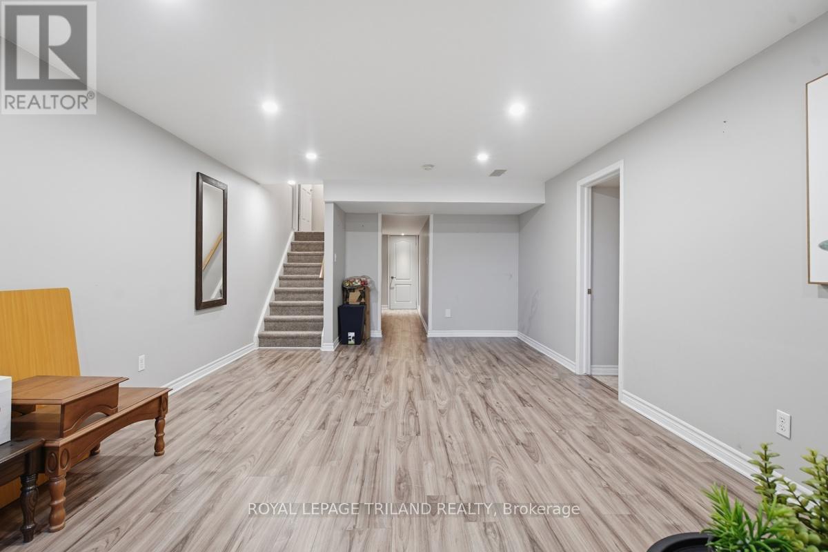 #127 600 HYDE PARK ROAD - 31