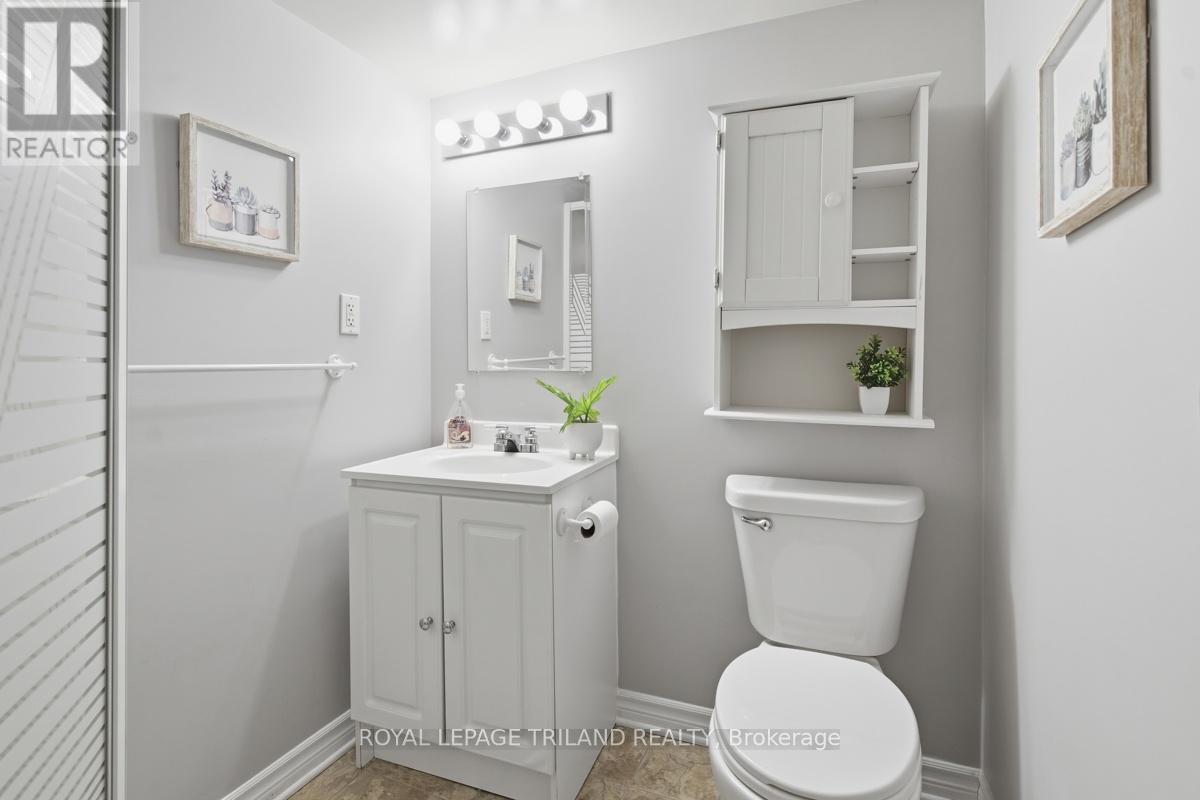 #127 600 HYDE PARK ROAD - 32