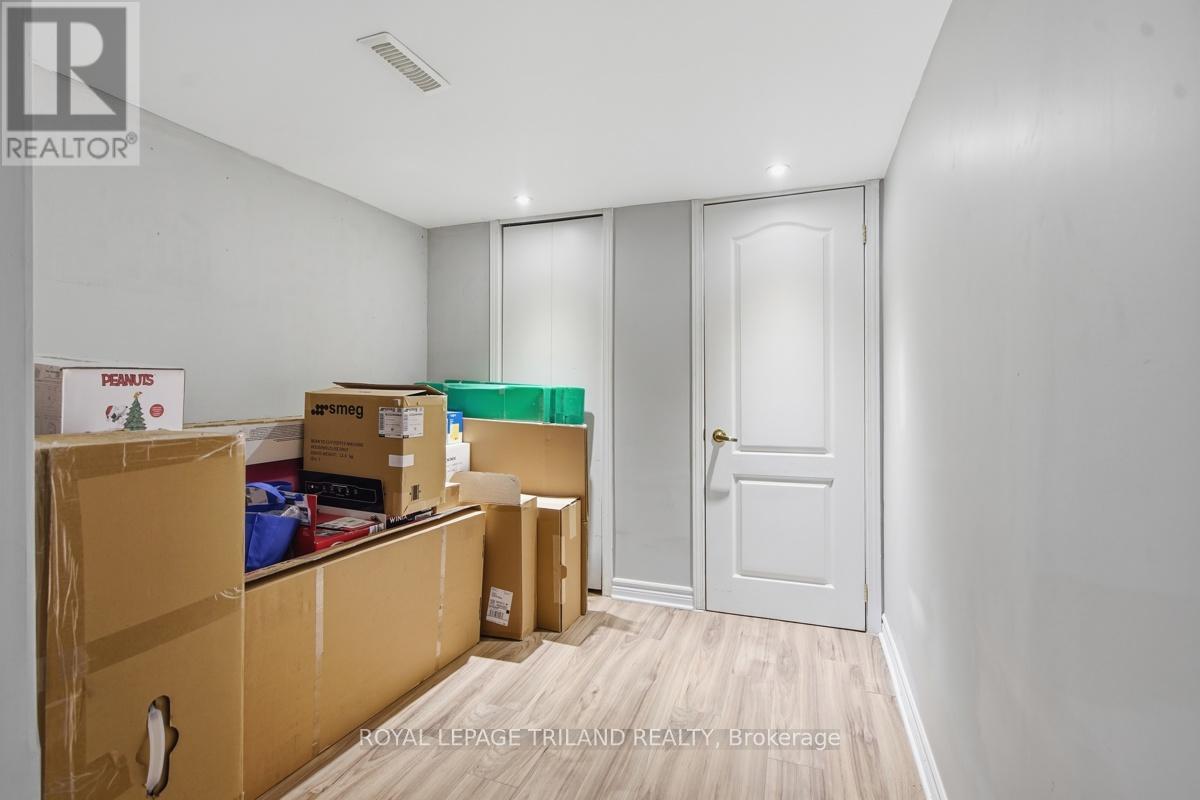 #127 600 HYDE PARK ROAD - 34