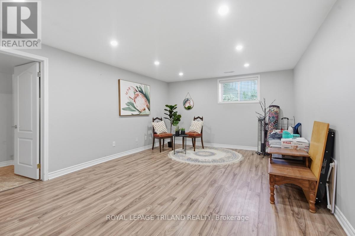 #127 600 HYDE PARK ROAD - 36