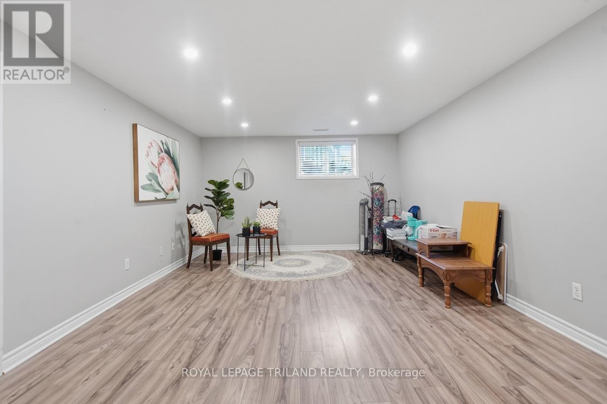 #127 600 HYDE PARK ROAD - 37