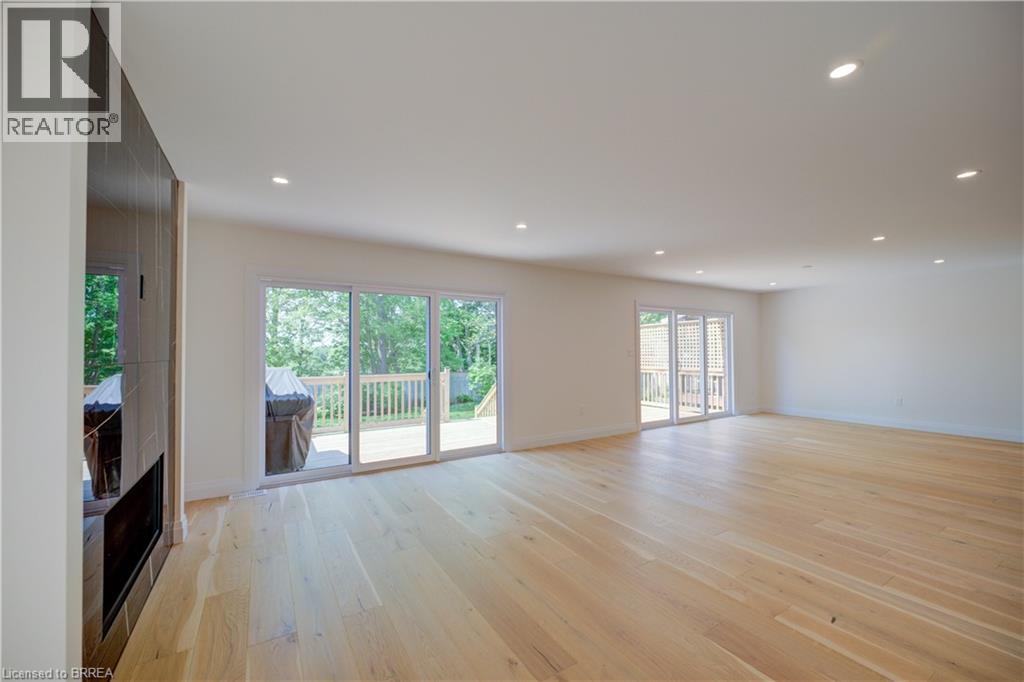 #10 152 DUFFERIN Avenue - 12