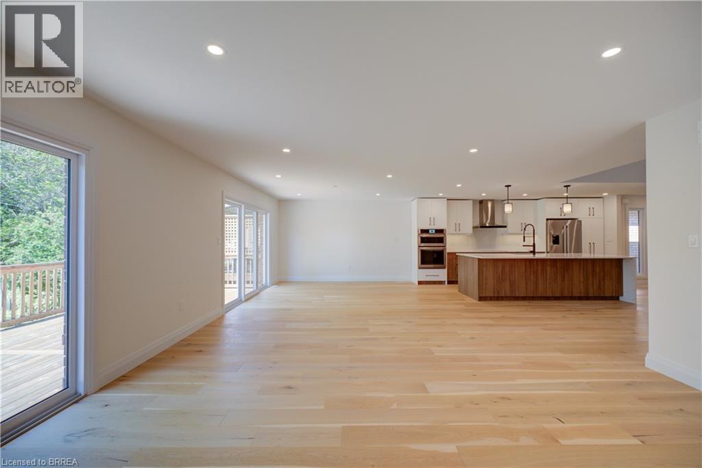 #10 152 DUFFERIN Avenue - 13
