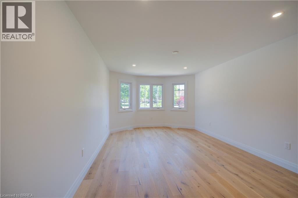 #10 152 DUFFERIN Avenue - 15