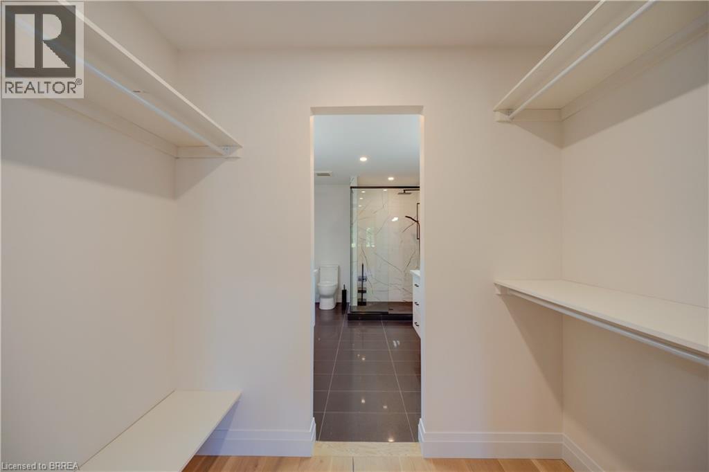 #10 152 DUFFERIN Avenue - 18