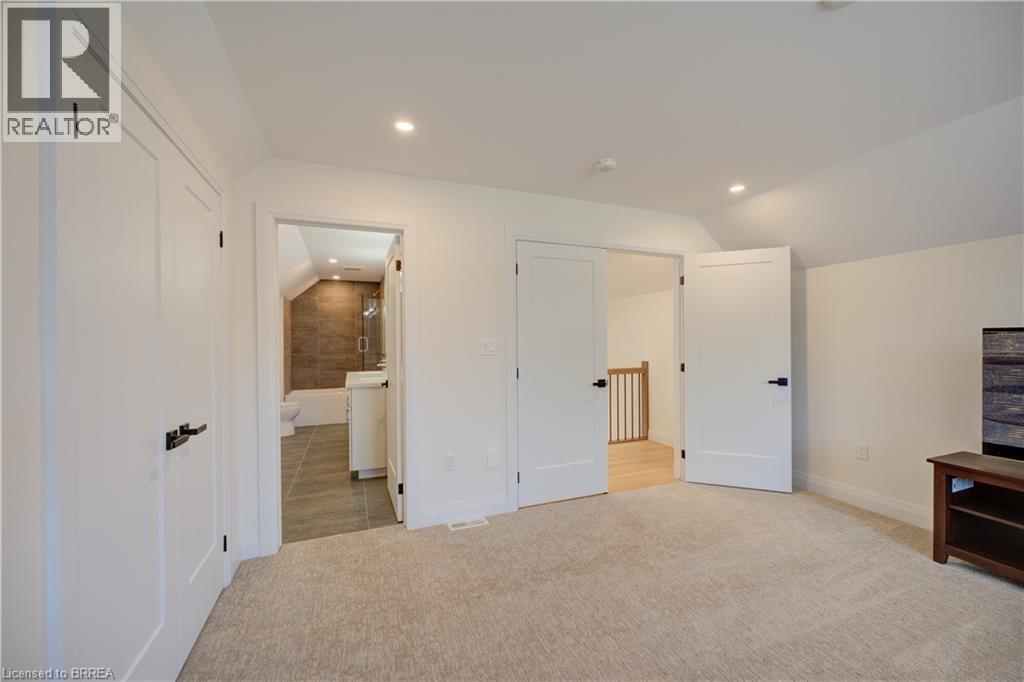 #10 152 DUFFERIN Avenue - 24