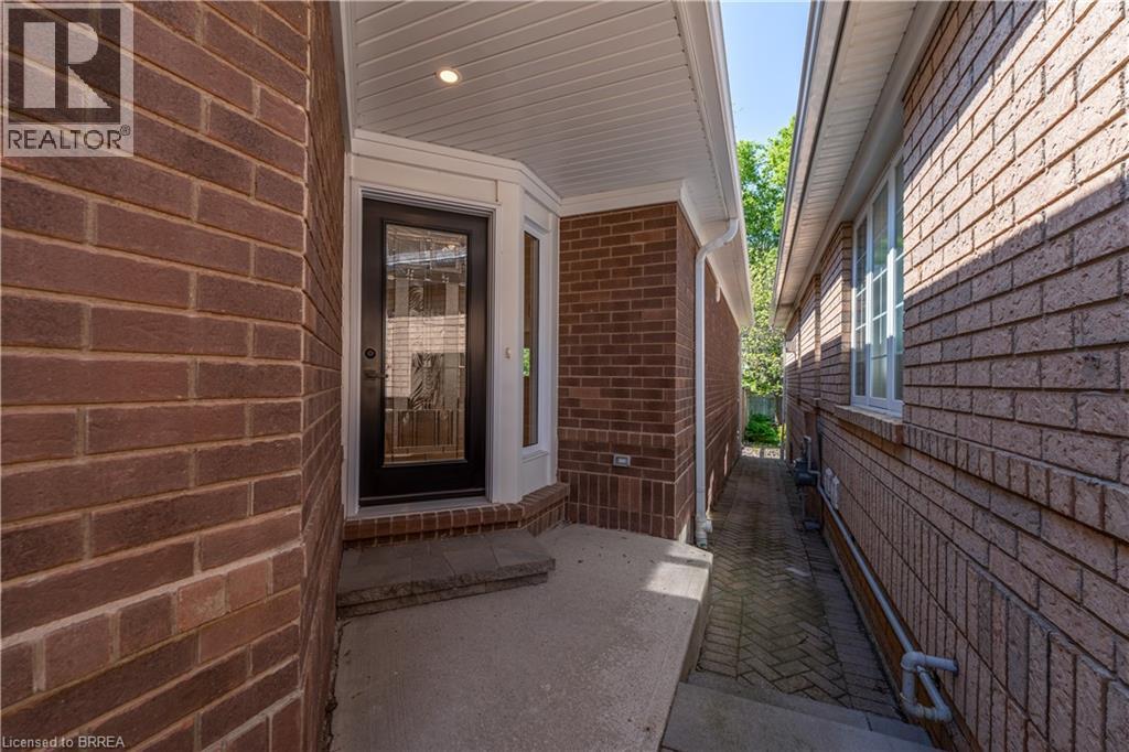 #10 152 DUFFERIN Avenue - 3