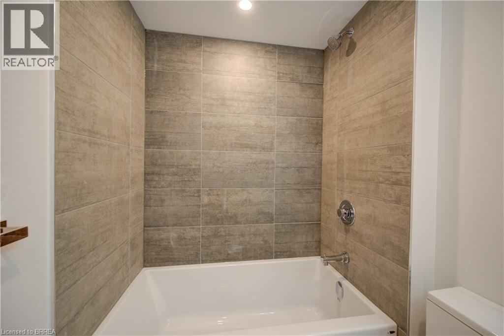 #10 152 DUFFERIN Avenue - 32