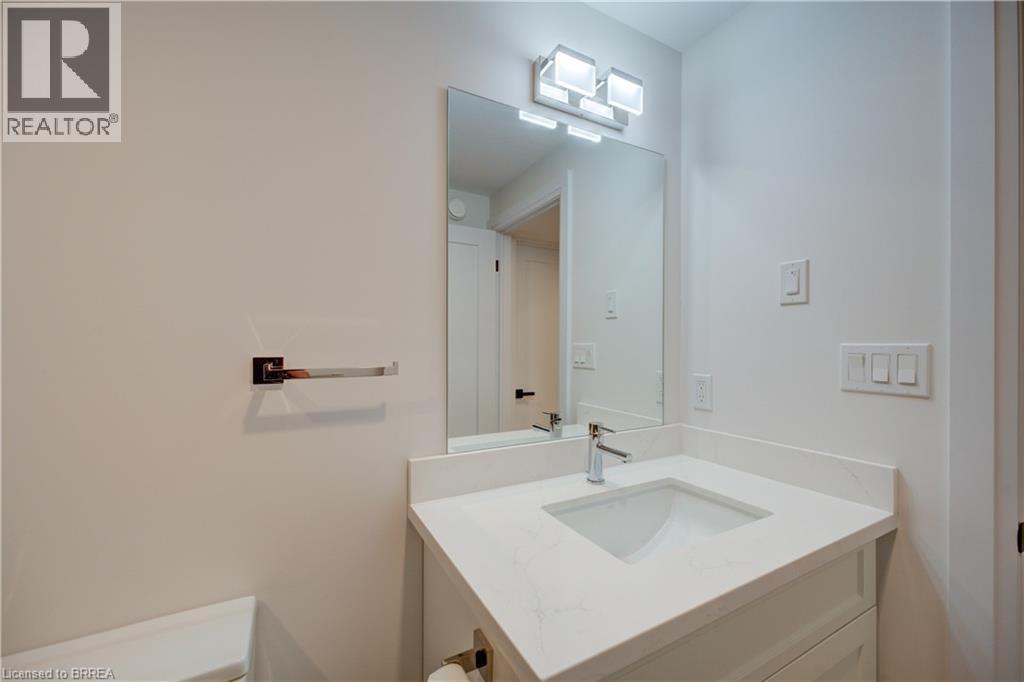 #10 152 DUFFERIN Avenue - 33
