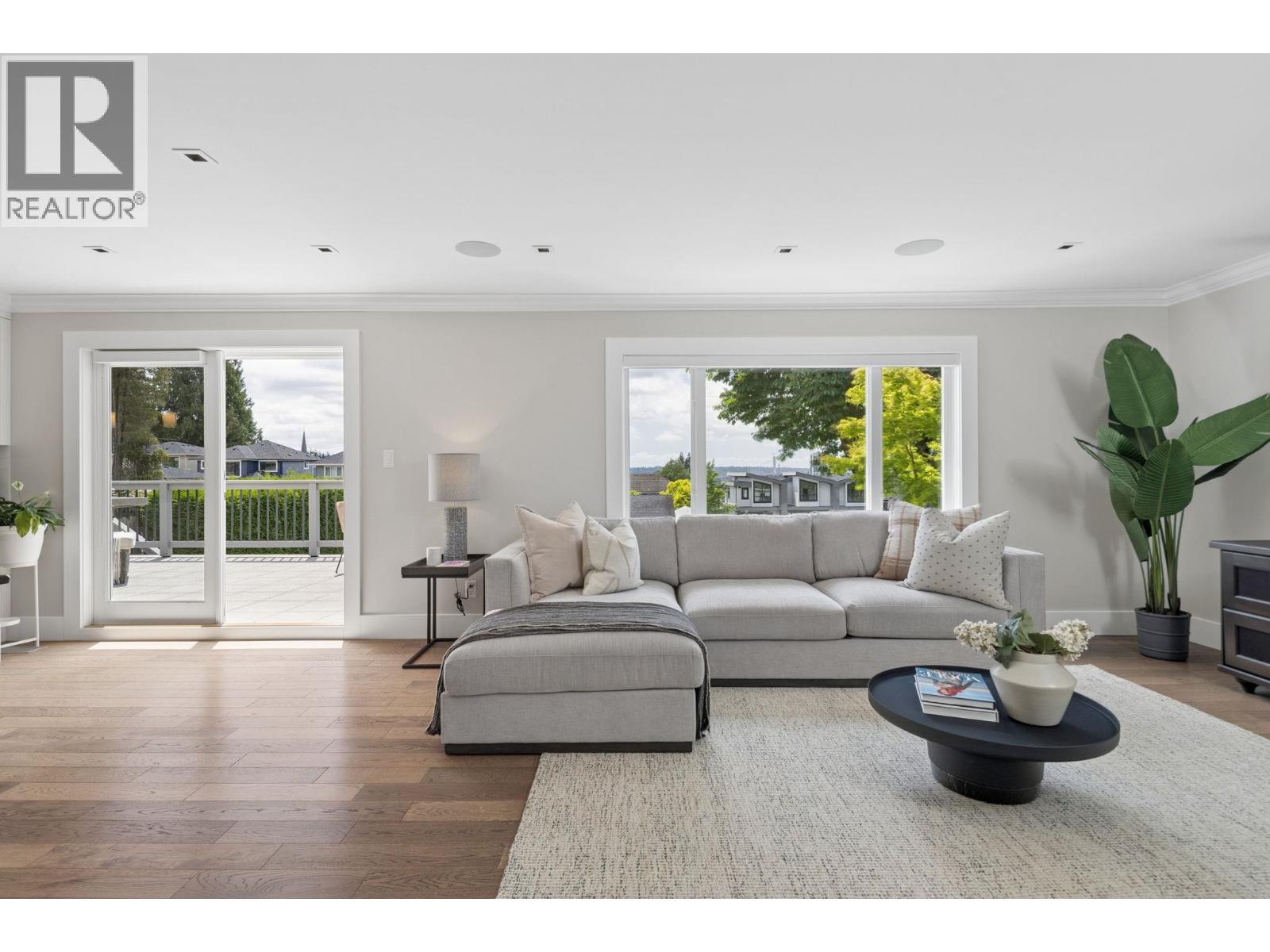 752 SHAW AVENUE — photo 2