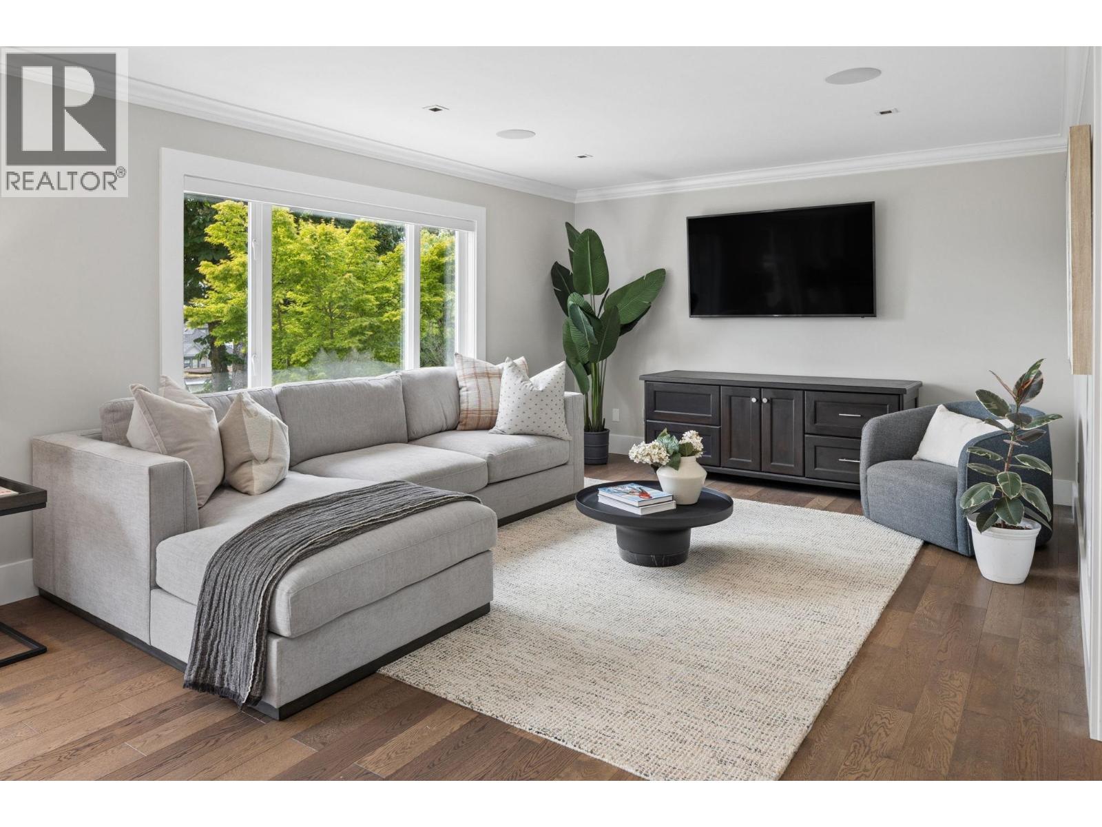 752 SHAW AVENUE — photo 3