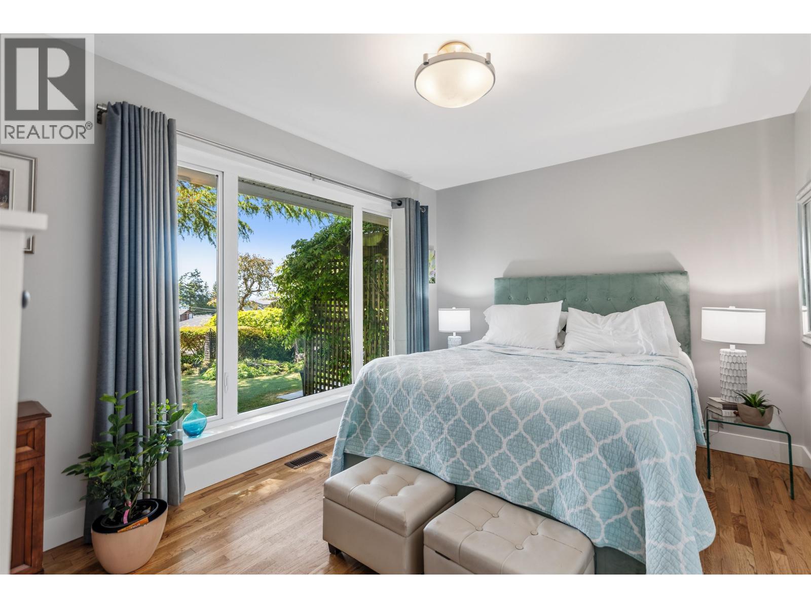 4632 WHITAKER ROAD, Sechelt