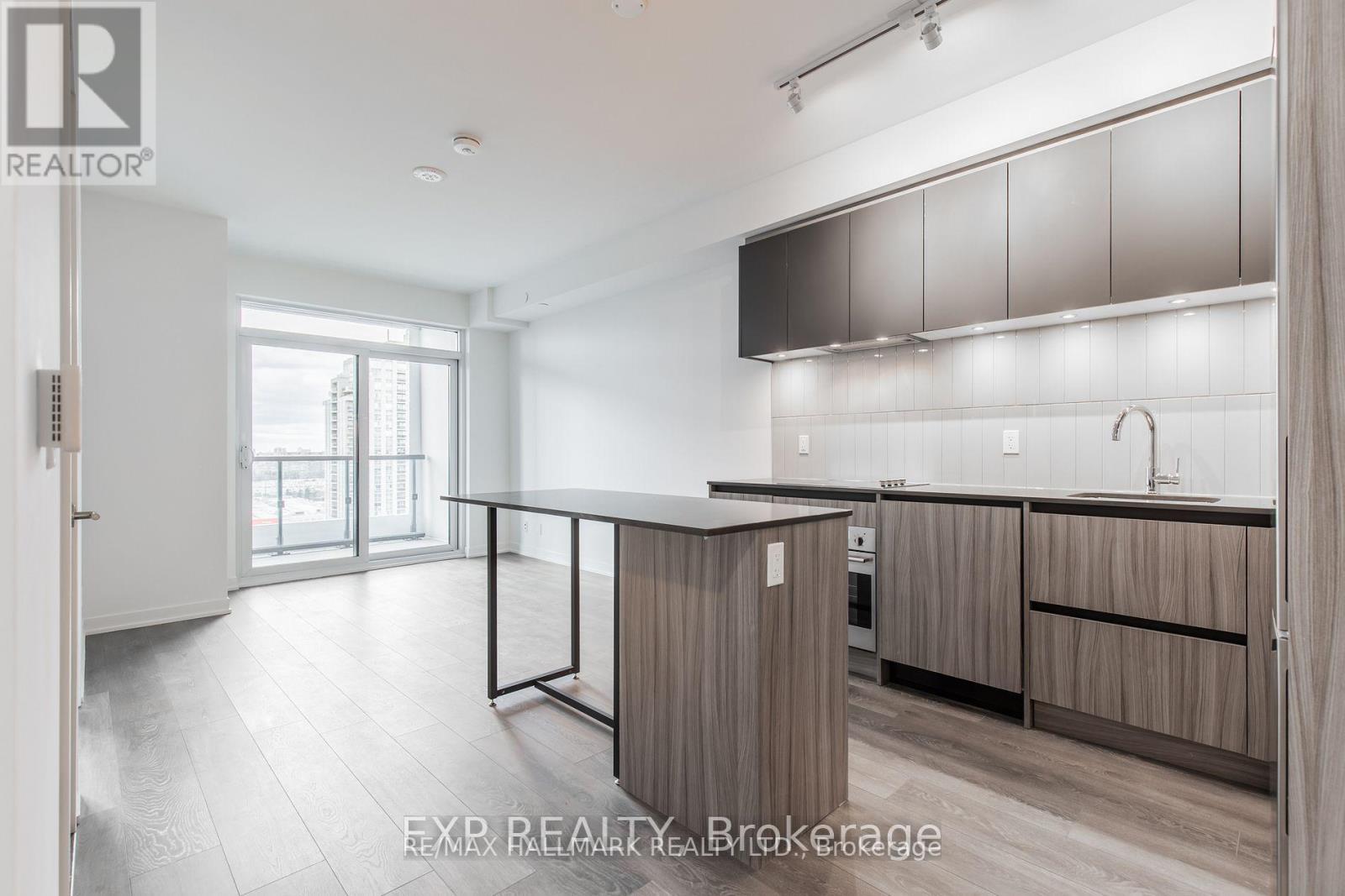 A921 - 7950 BATHURST STREET