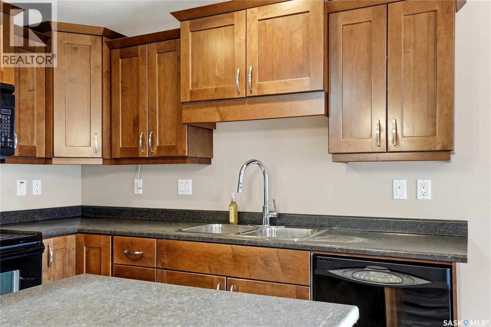#2 547 East Hampton BOULEVARD - 11