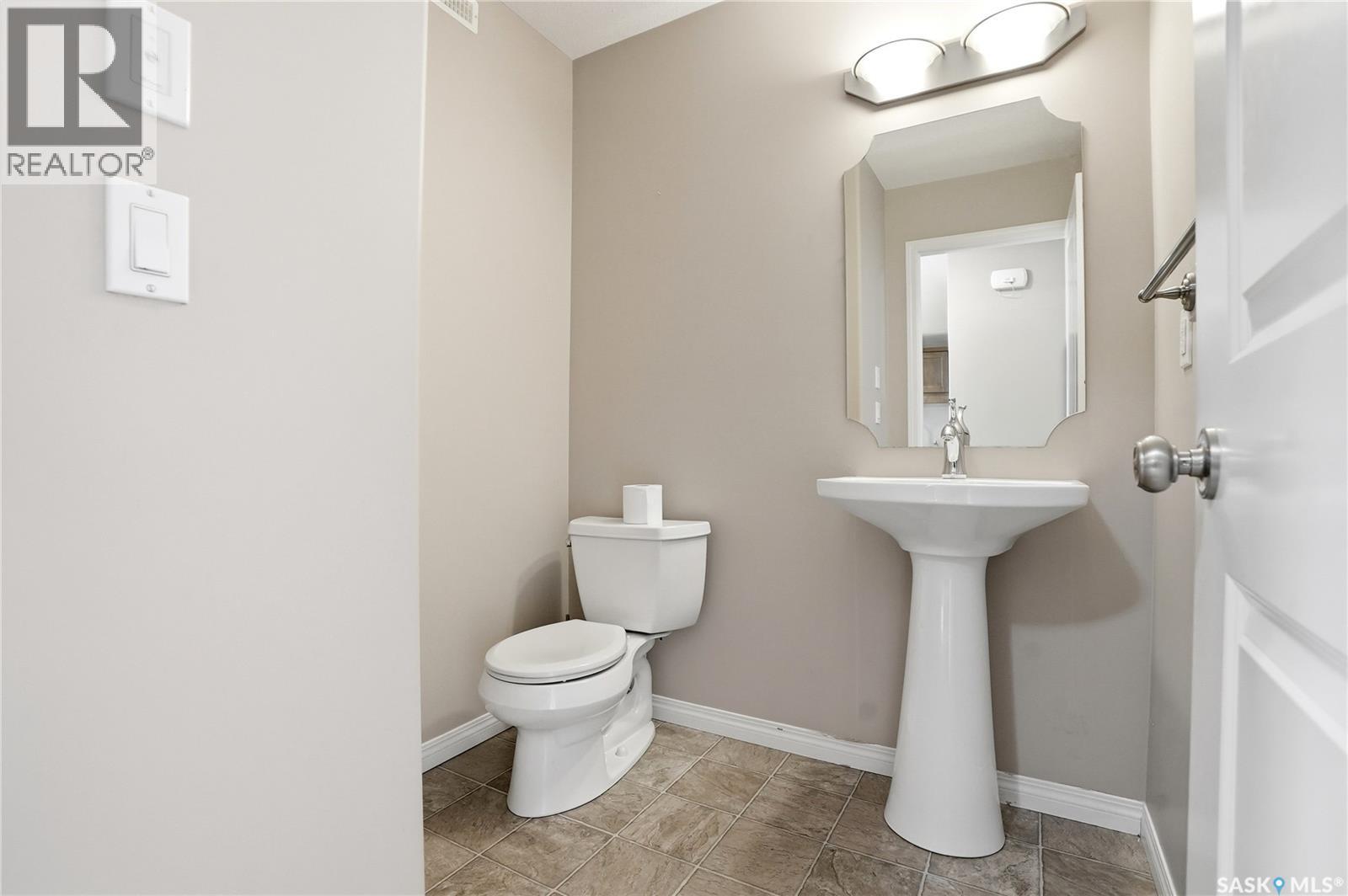 #2 547 East Hampton BOULEVARD - 19