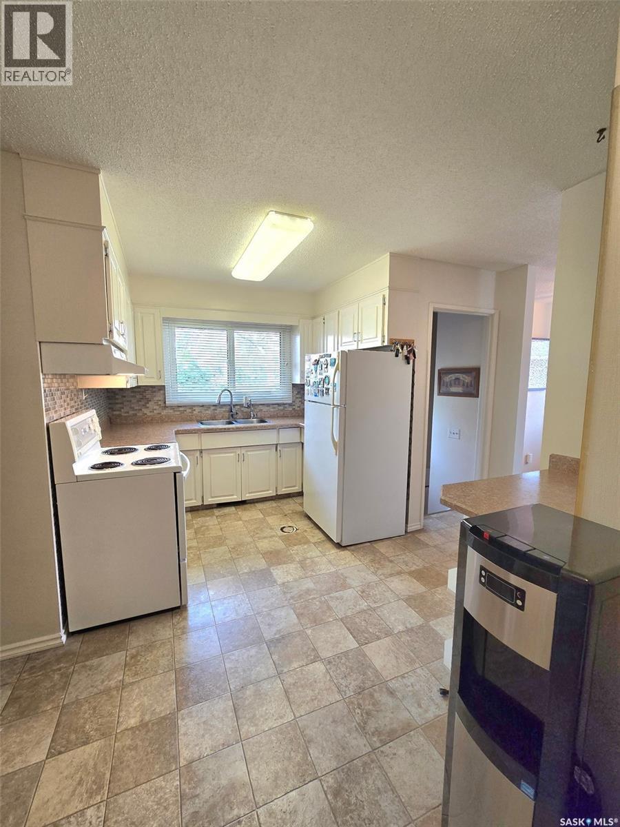 101 Collingwood CRESCENT - 2