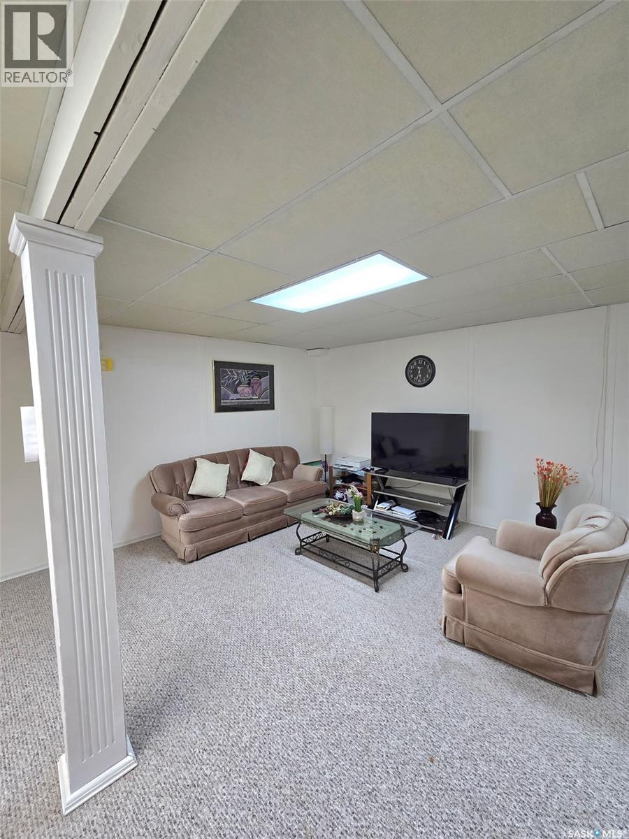 101 Collingwood CRESCENT