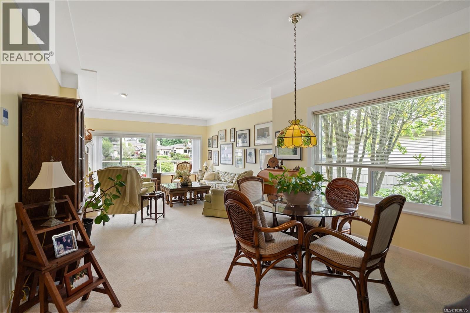 8 4701 Lochside Drive, Saanich