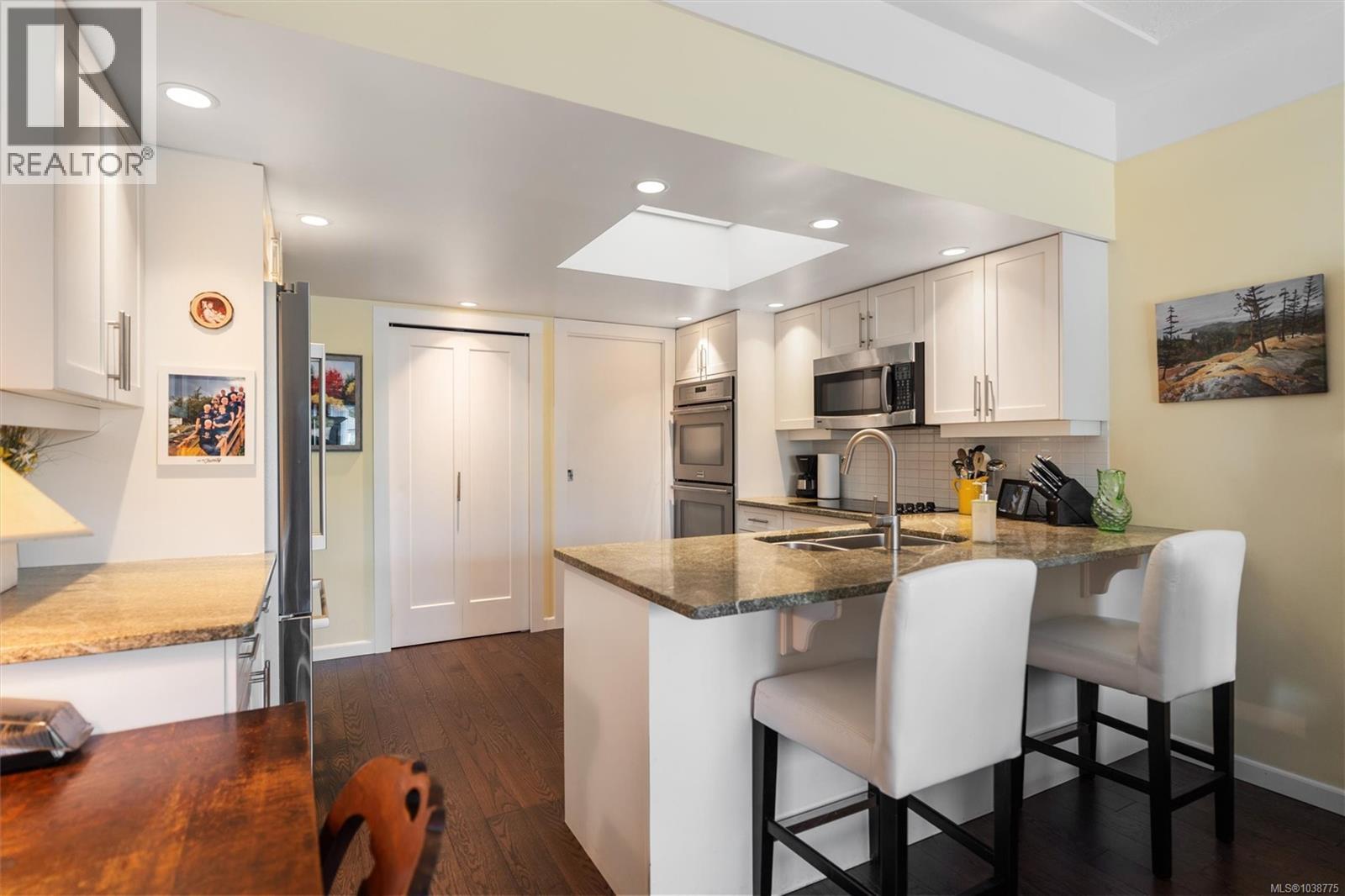 8 4701 Lochside Drive, Saanich