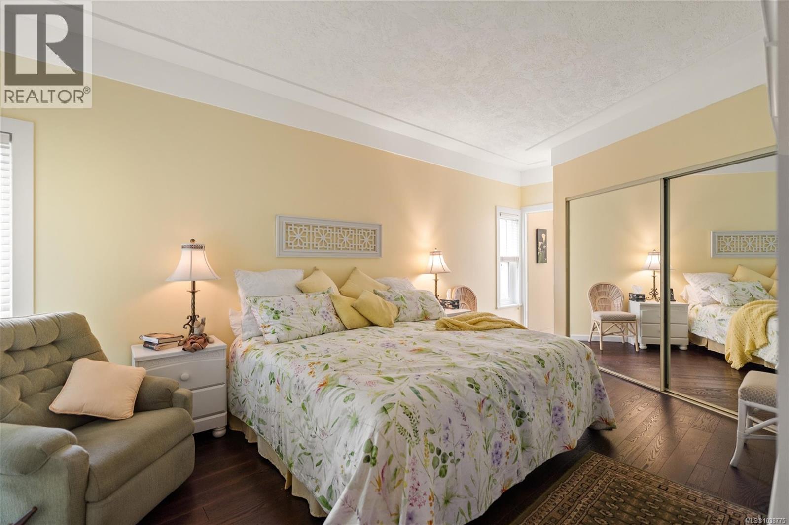 8 4701 Lochside Drive, Saanich
