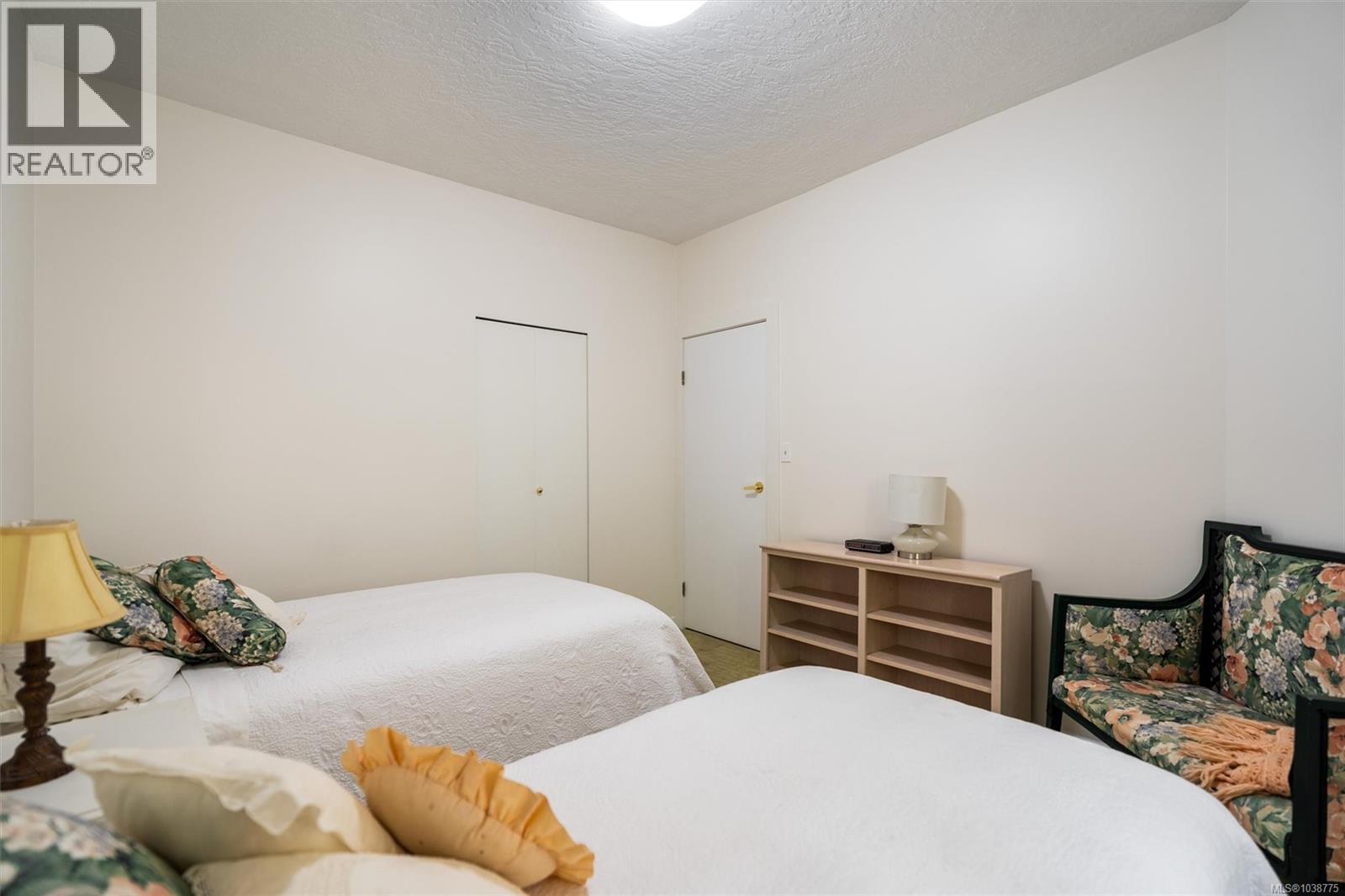 8 4701 Lochside Drive, Saanich