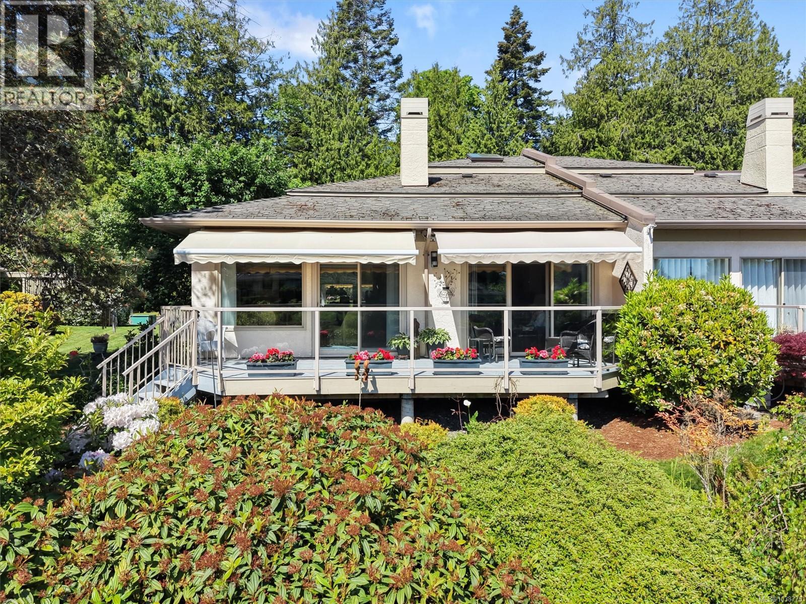 #8 4701 Lochside Dr - 3