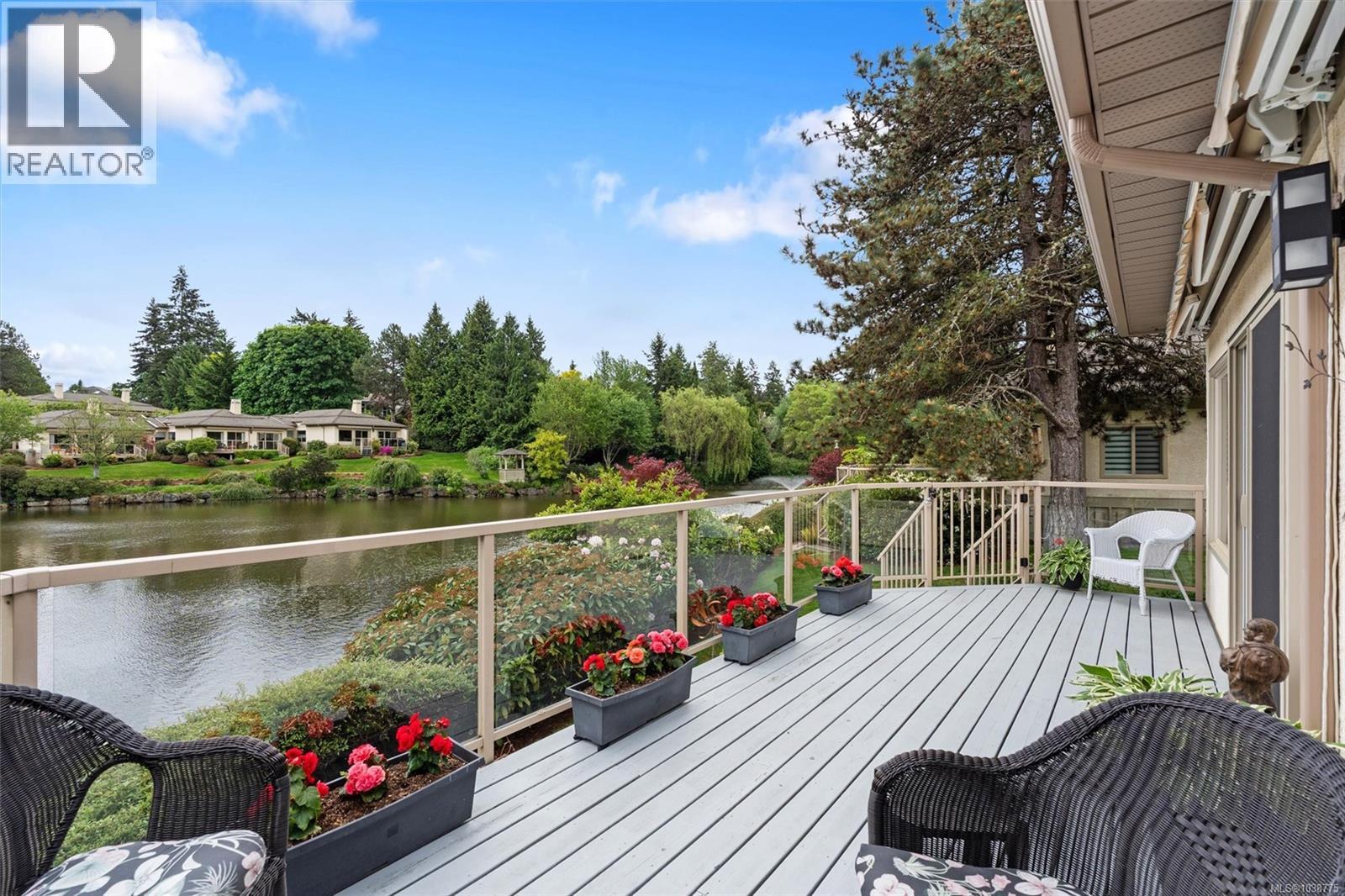 8 4701 Lochside Drive, Saanich