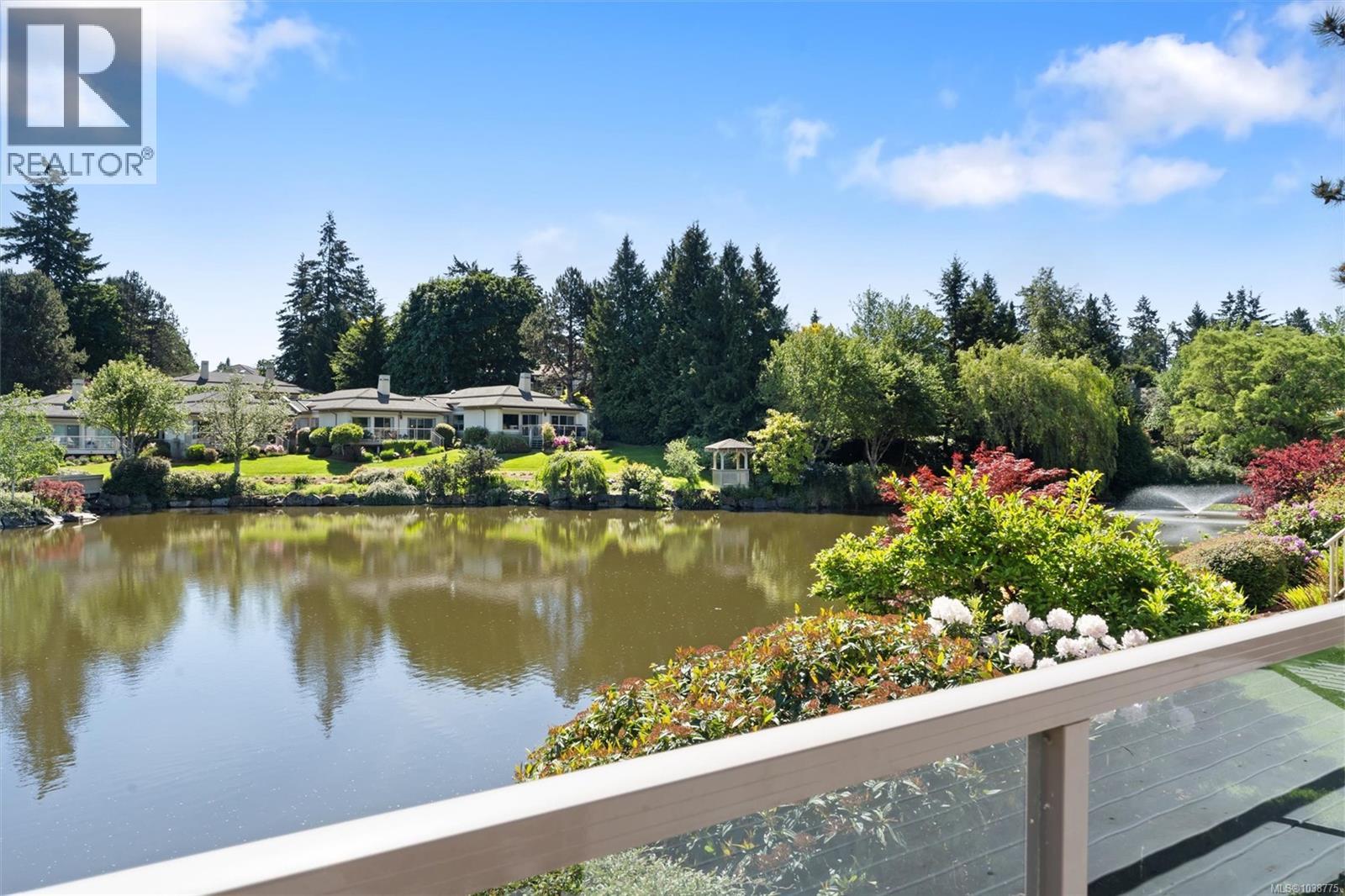 #8 4701 Lochside Dr - 35