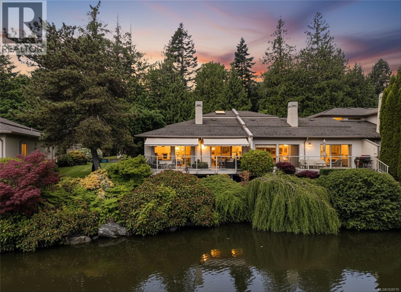 8 4701 Lochside Drive, Saanich