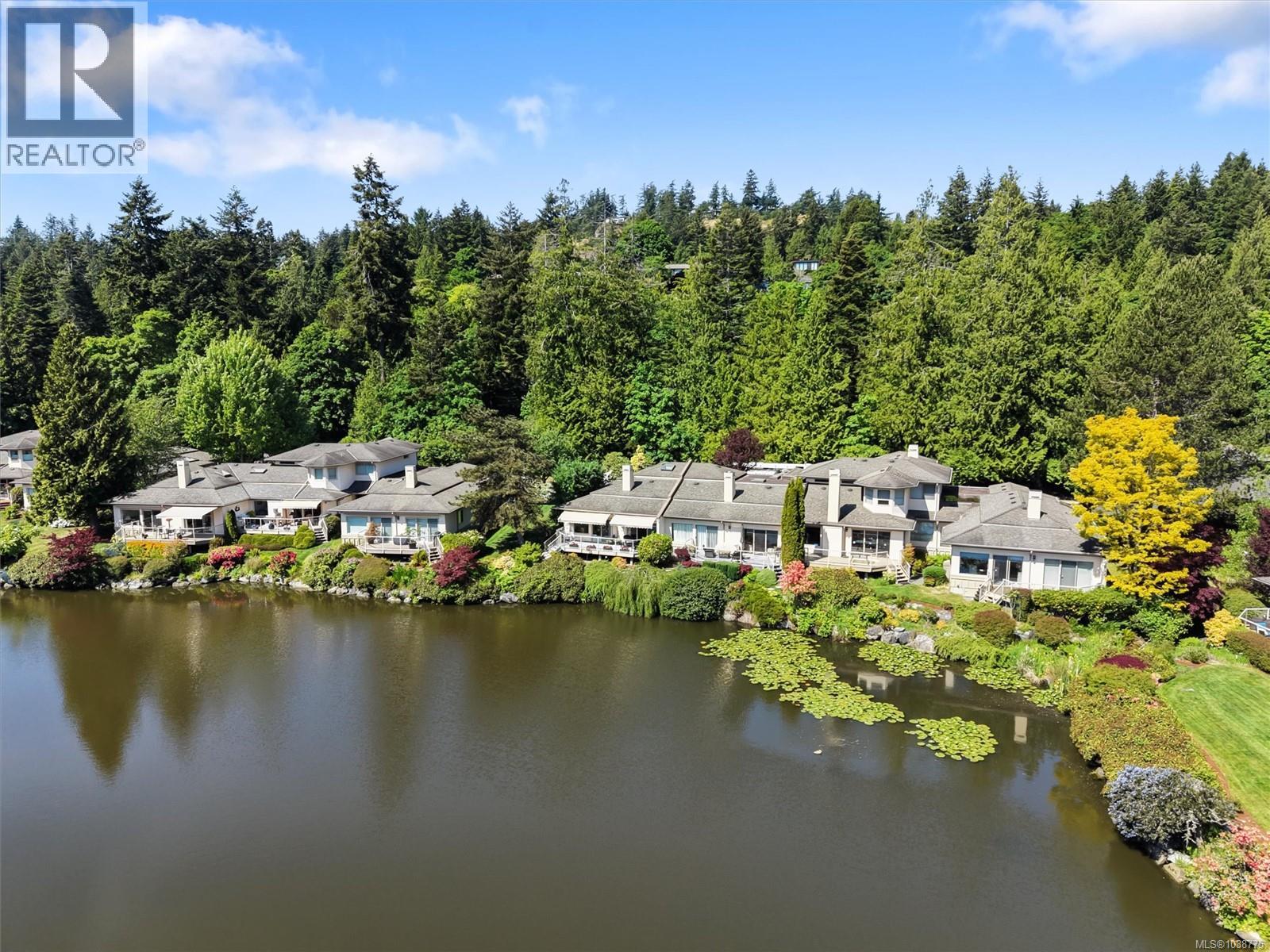 8 4701 Lochside Drive, Saanich