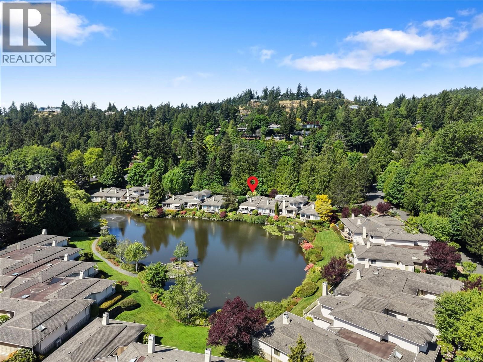 8 4701 Lochside Drive, Saanich