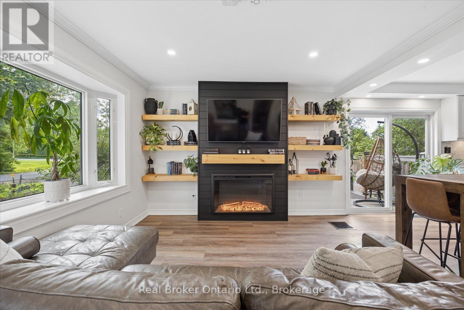 212 MILL STREET N - 10