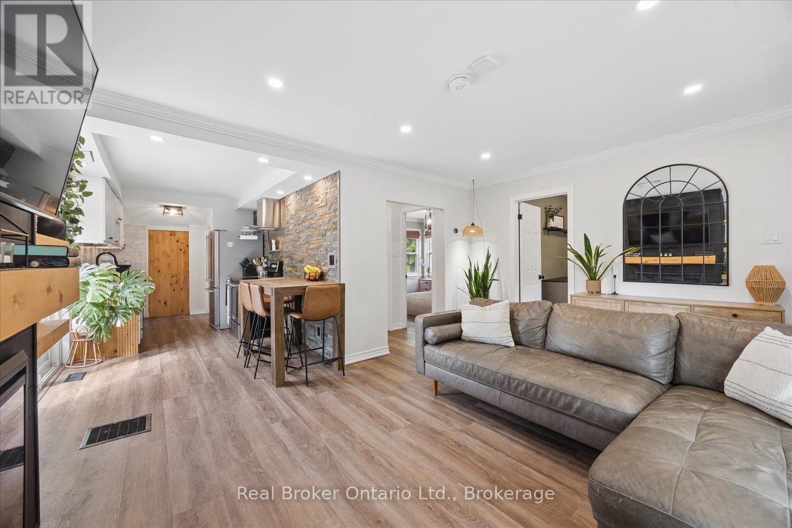 212 MILL STREET N - 13
